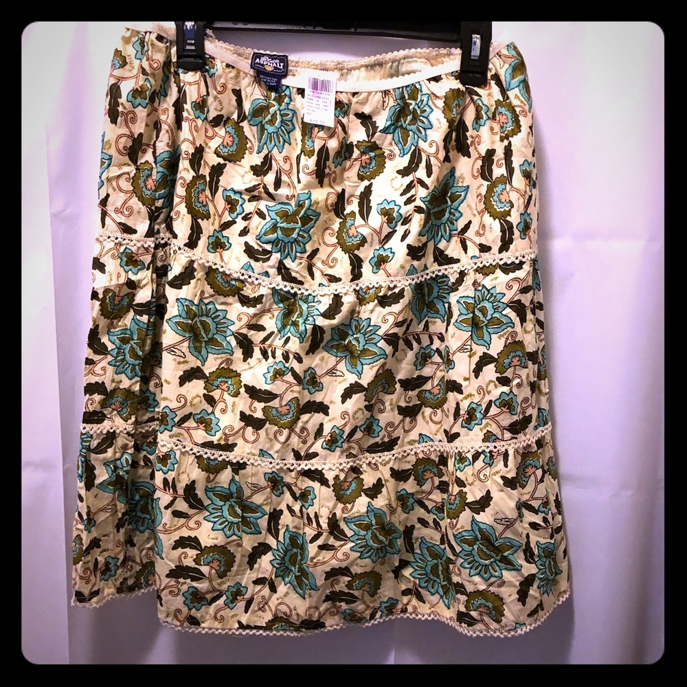 NWT Women’s large multi print stretch waist skirt